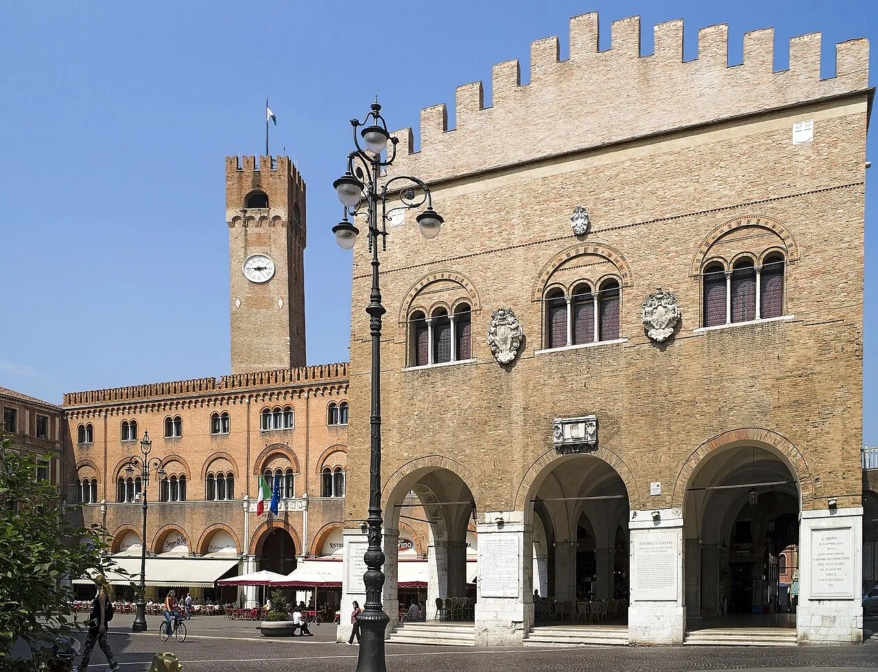 Piazza dei Signori e Palazzo dei Trecento nel centro storico di Treviso, area servita da Digitaflix